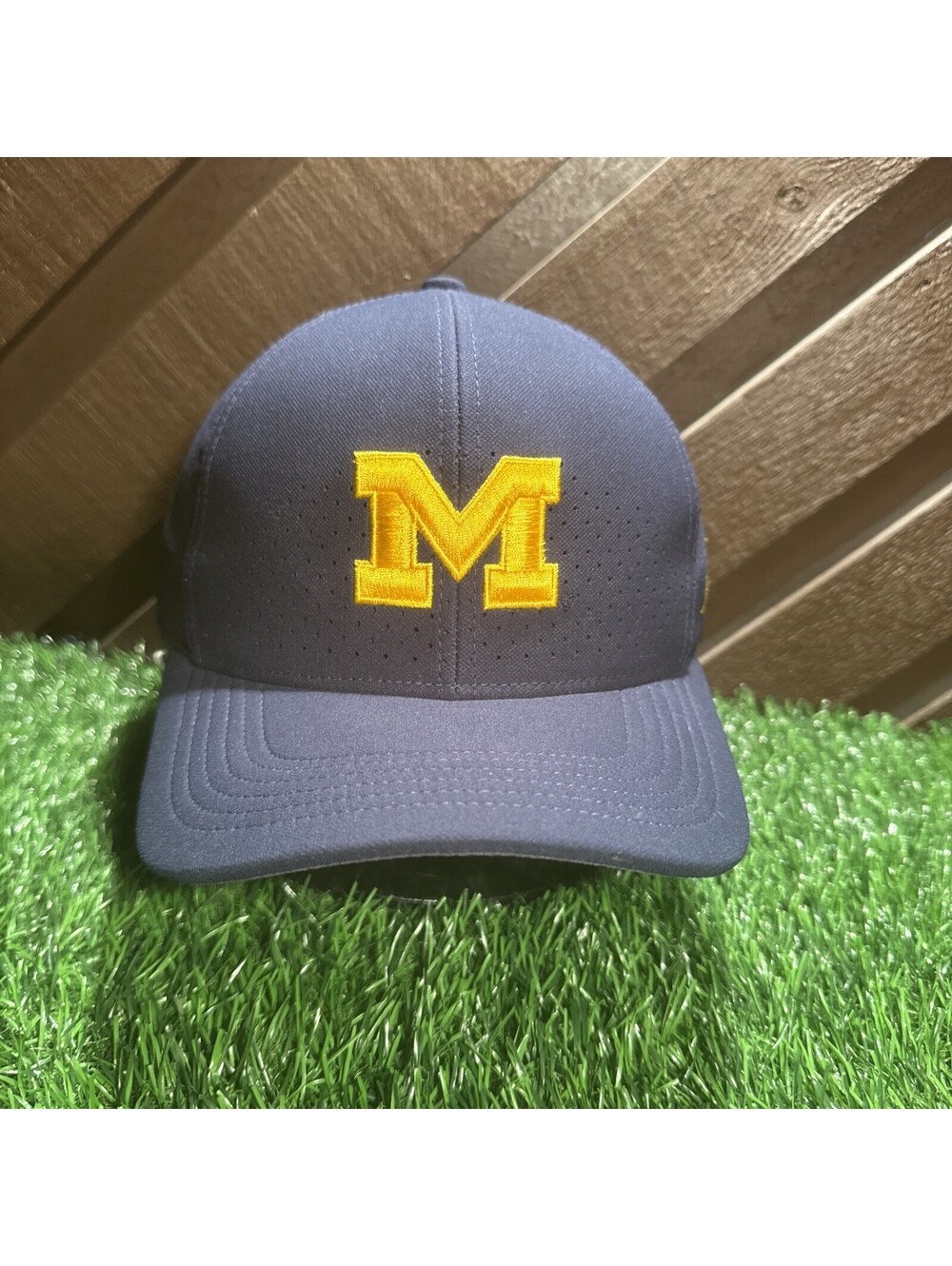 Michigan Wolverines Jordan AeroBill Classic99 Performance FlexFit Hat Size M/L